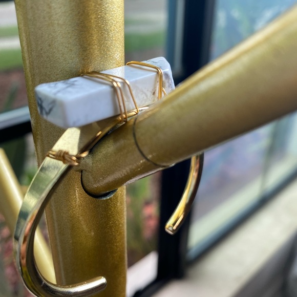 HOWLITE CRYSTAL BANGLE - Picture 5 of 6